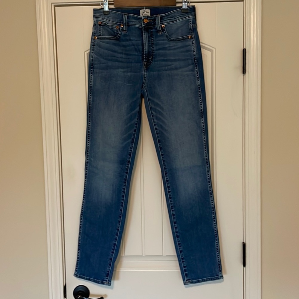 J.Crew denim. 9” Vintage straight. Size 28T